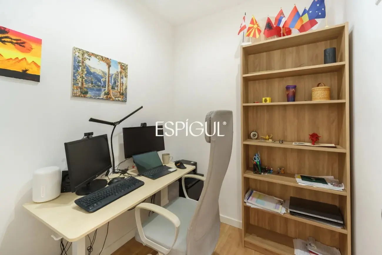 Vivienda reformada con balcón en finca regia en Sant Antoni