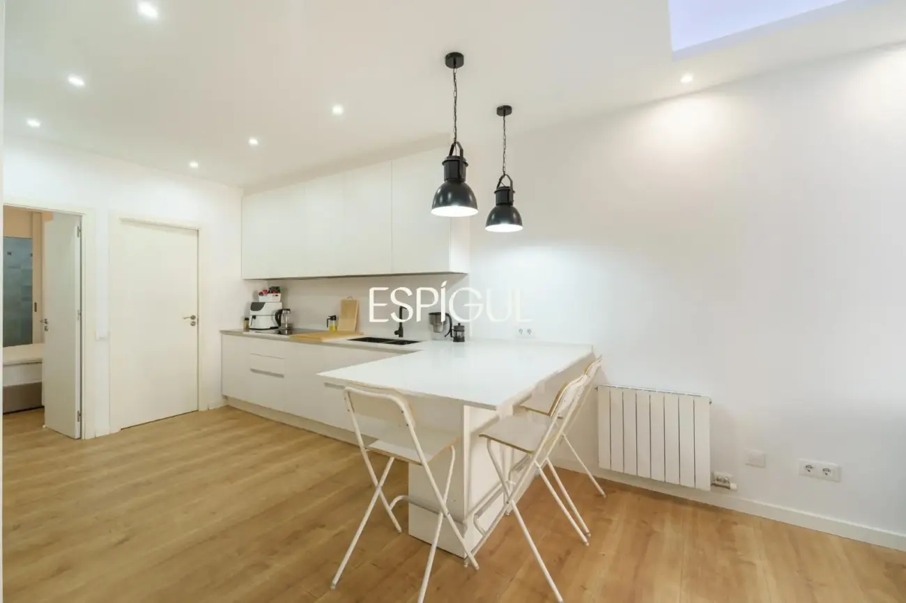 Vivienda reformada con balcón en finca regia en Sant Antoni