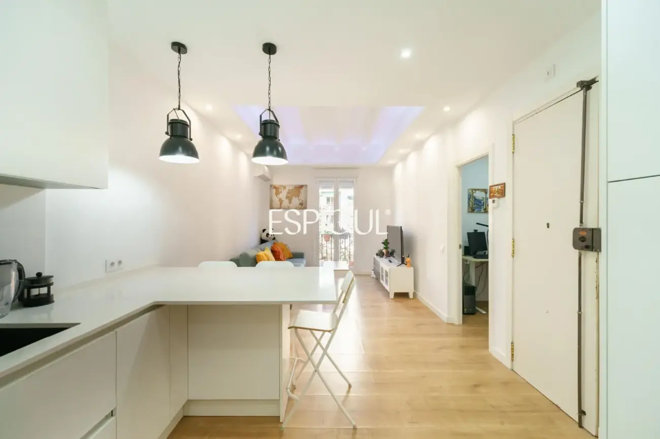 Vivienda reformada con balcón en finca regia en Sant Antoni
