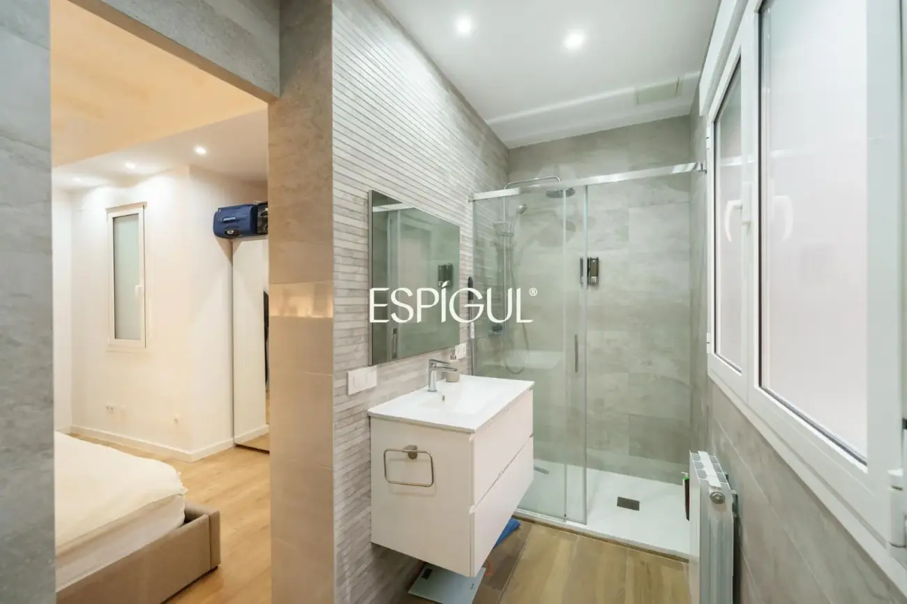 Vivienda reformada con balcón en finca regia en Sant Antoni
