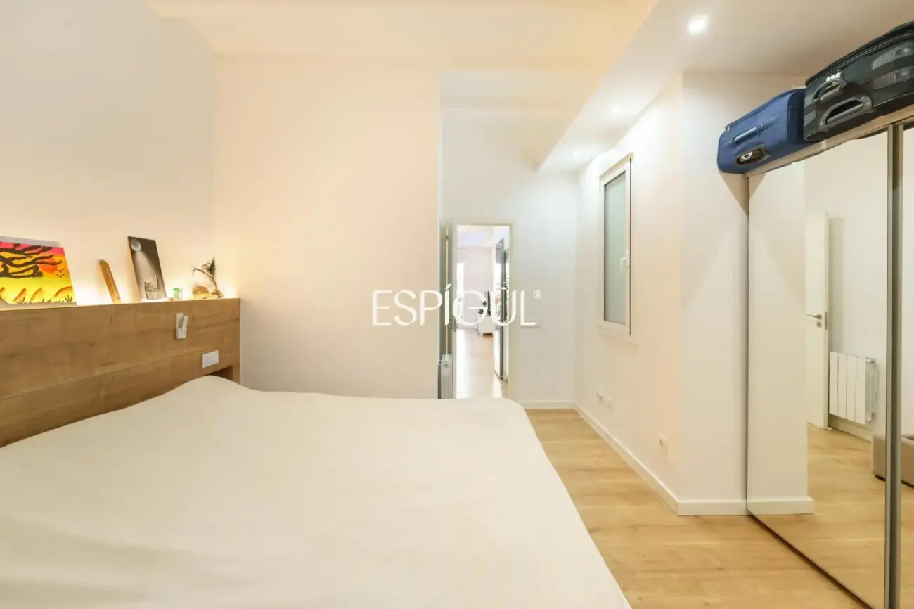 Vivienda reformada con balcón en finca regia en Sant Antoni