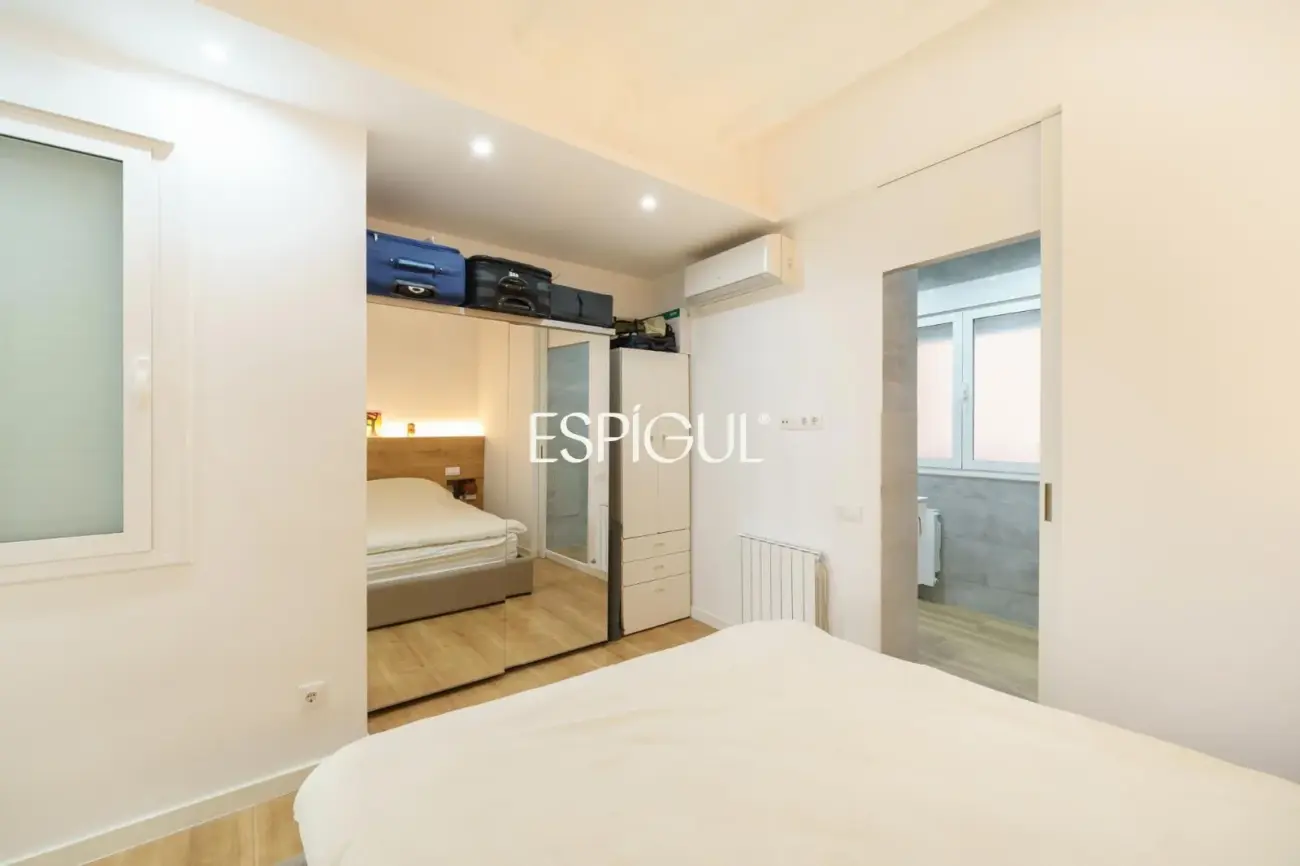 Vivienda reformada con balcón en finca regia en Sant Antoni