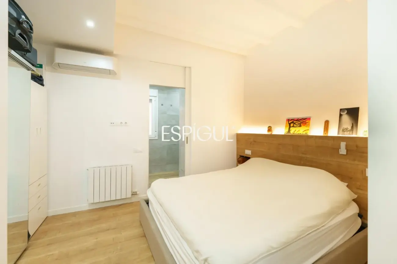 Vivienda reformada con balcón en finca regia en Sant Antoni