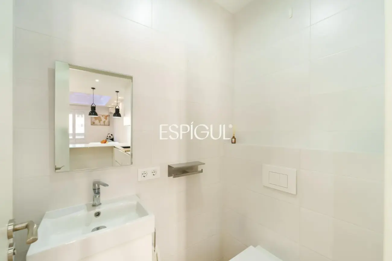 Vivienda reformada con balcón en finca regia en Sant Antoni