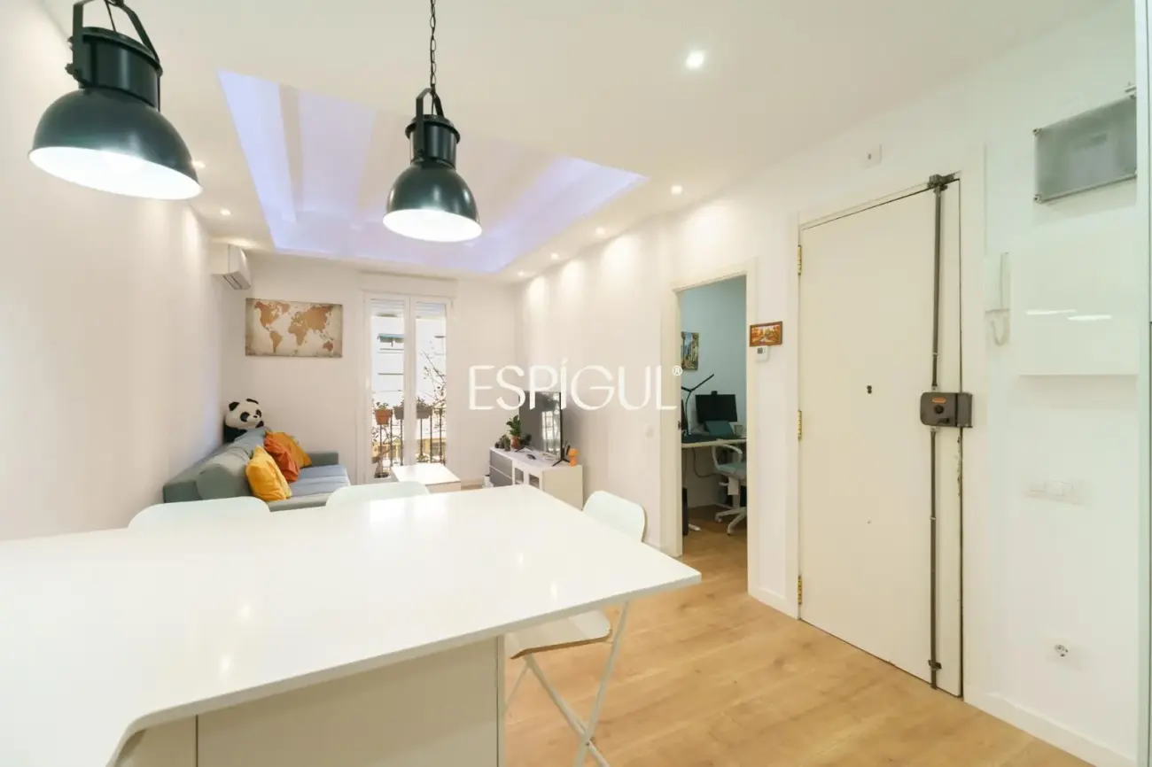 Vivienda reformada con balcón en finca regia en Sant Antoni