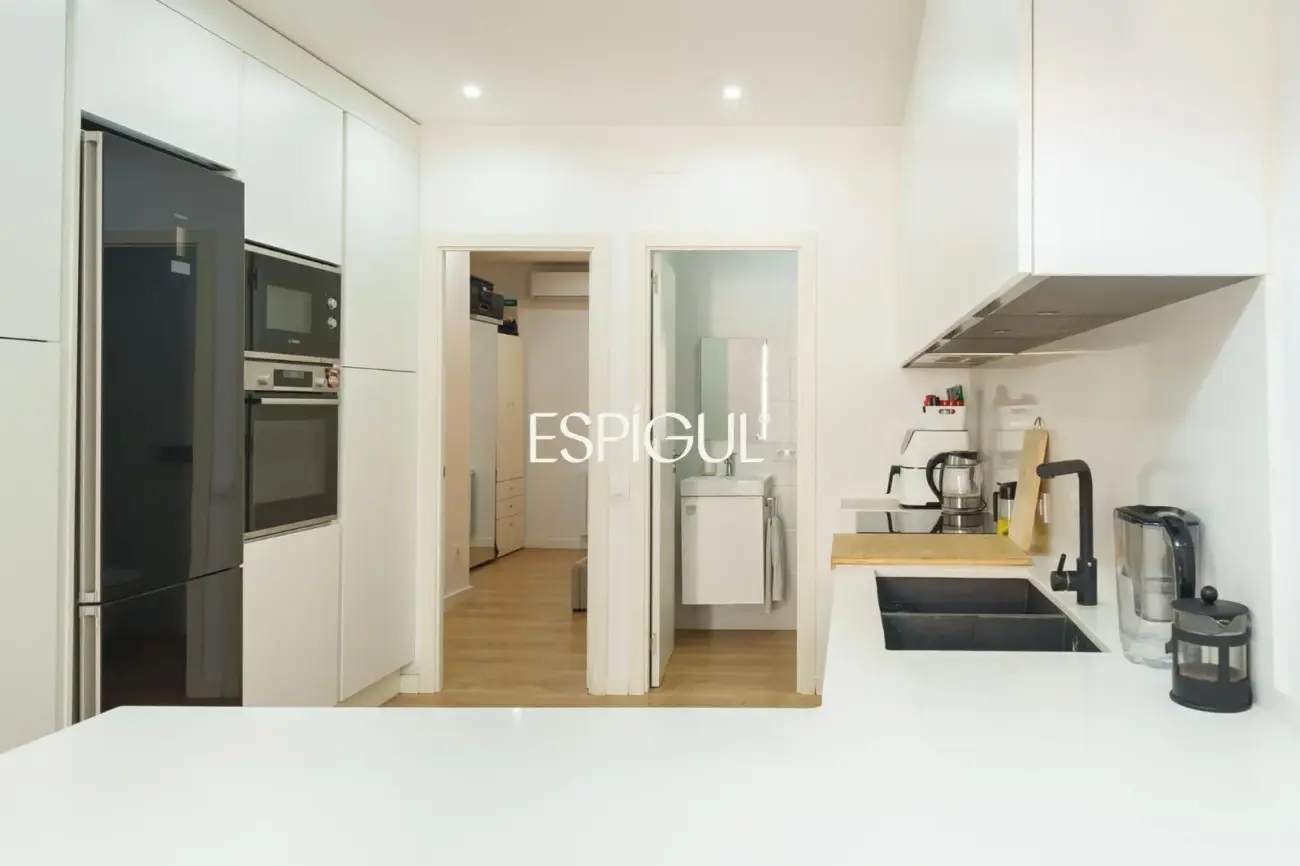 Vivienda reformada con balcón en finca regia en Sant Antoni