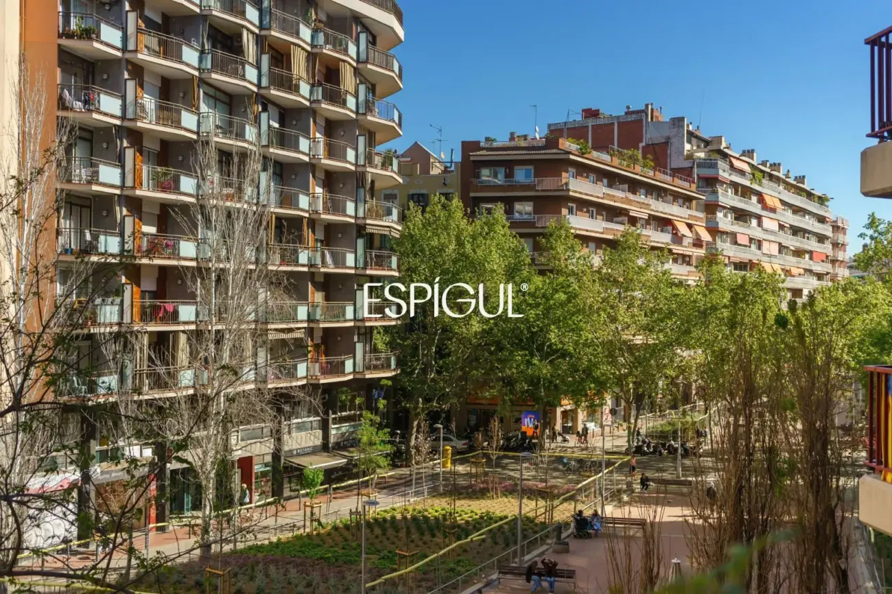 Vivienda reformada con balcón en finca regia en Sant Antoni