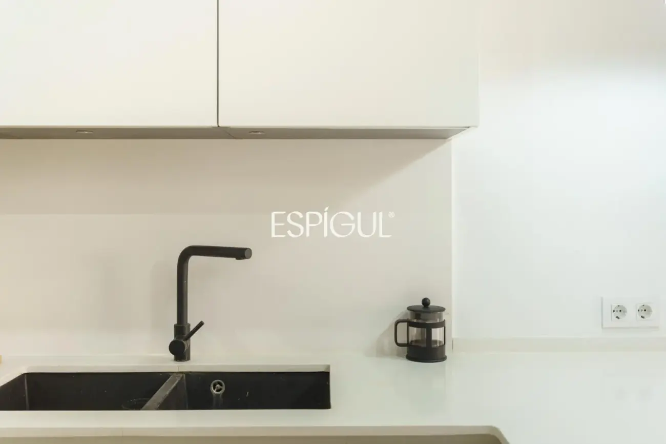 Vivienda reformada con balcón en finca regia en Sant Antoni
