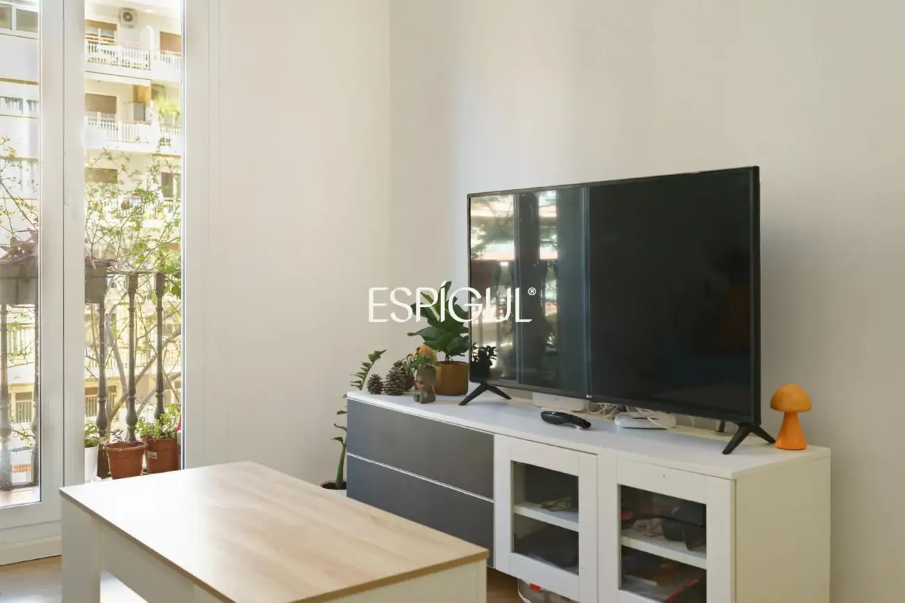 Vivienda reformada con balcón en finca regia en Sant Antoni