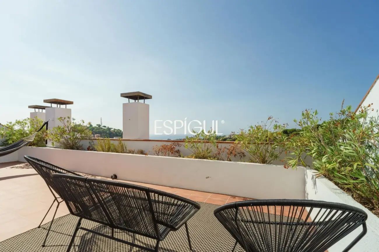 Casa d’estil mediterrani amb vistes al mar i piscina climatitzada a Sant Andreu de Llavaneres
