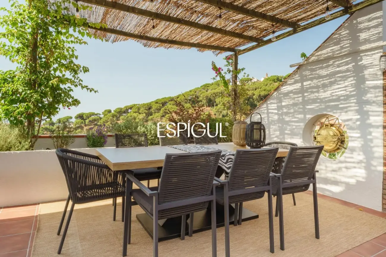 Casa d’estil mediterrani amb vistes al mar i piscina climatitzada a Sant Andreu de Llavaneres