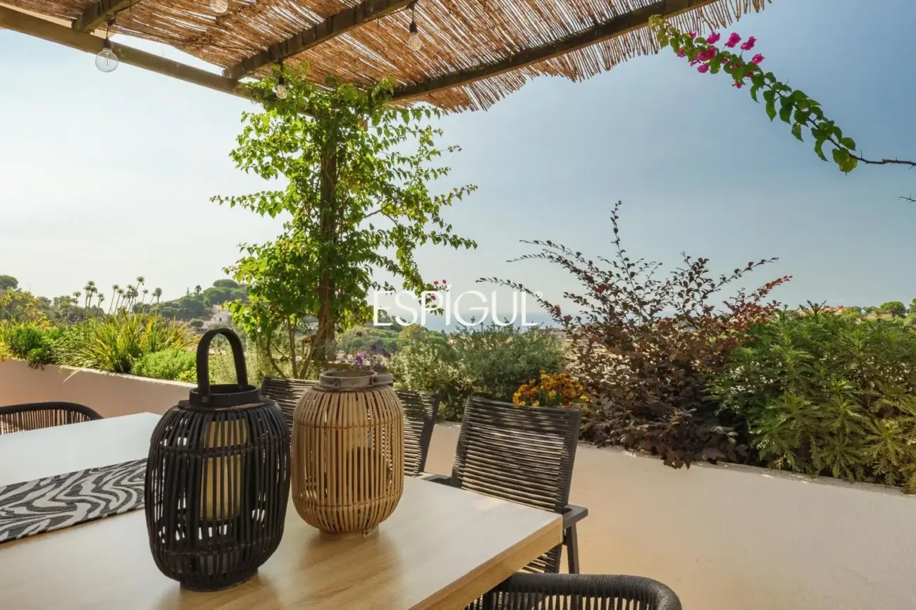 Casa d’estil mediterrani amb vistes al mar i piscina climatitzada a Sant Andreu de Llavaneres