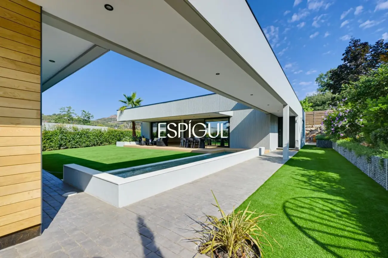 Chalet de obra nueva en venta en Matadepera