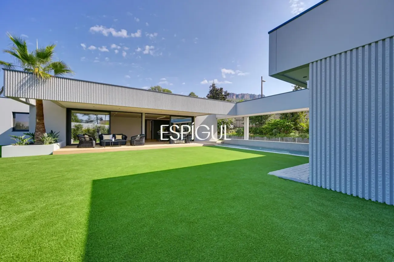 Chalet de obra nueva en venta en Matadepera