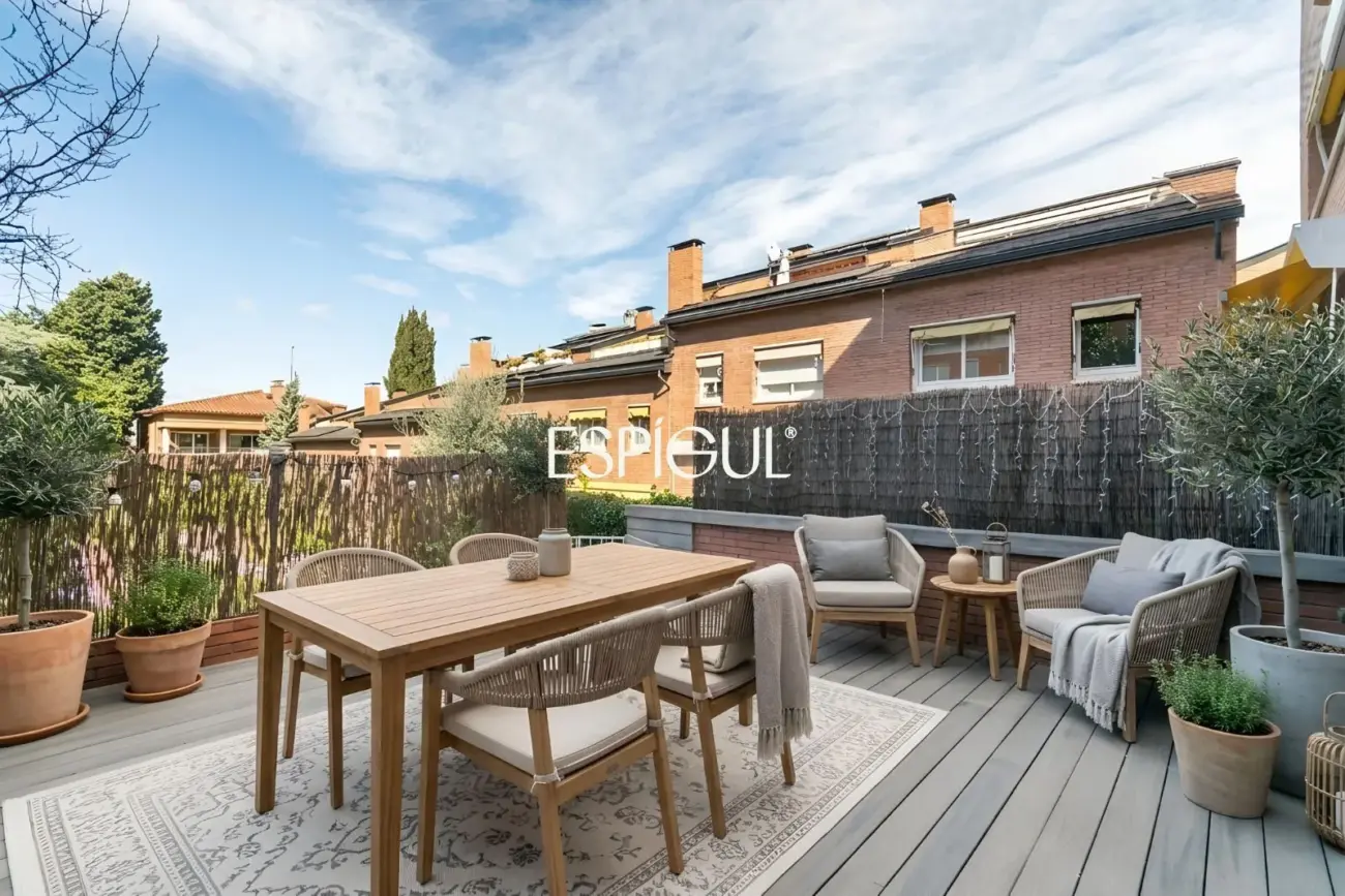 Maison mitoyenne exclusive en vente dans l&rsquo;Eixample de Sant Cugat del Vallès