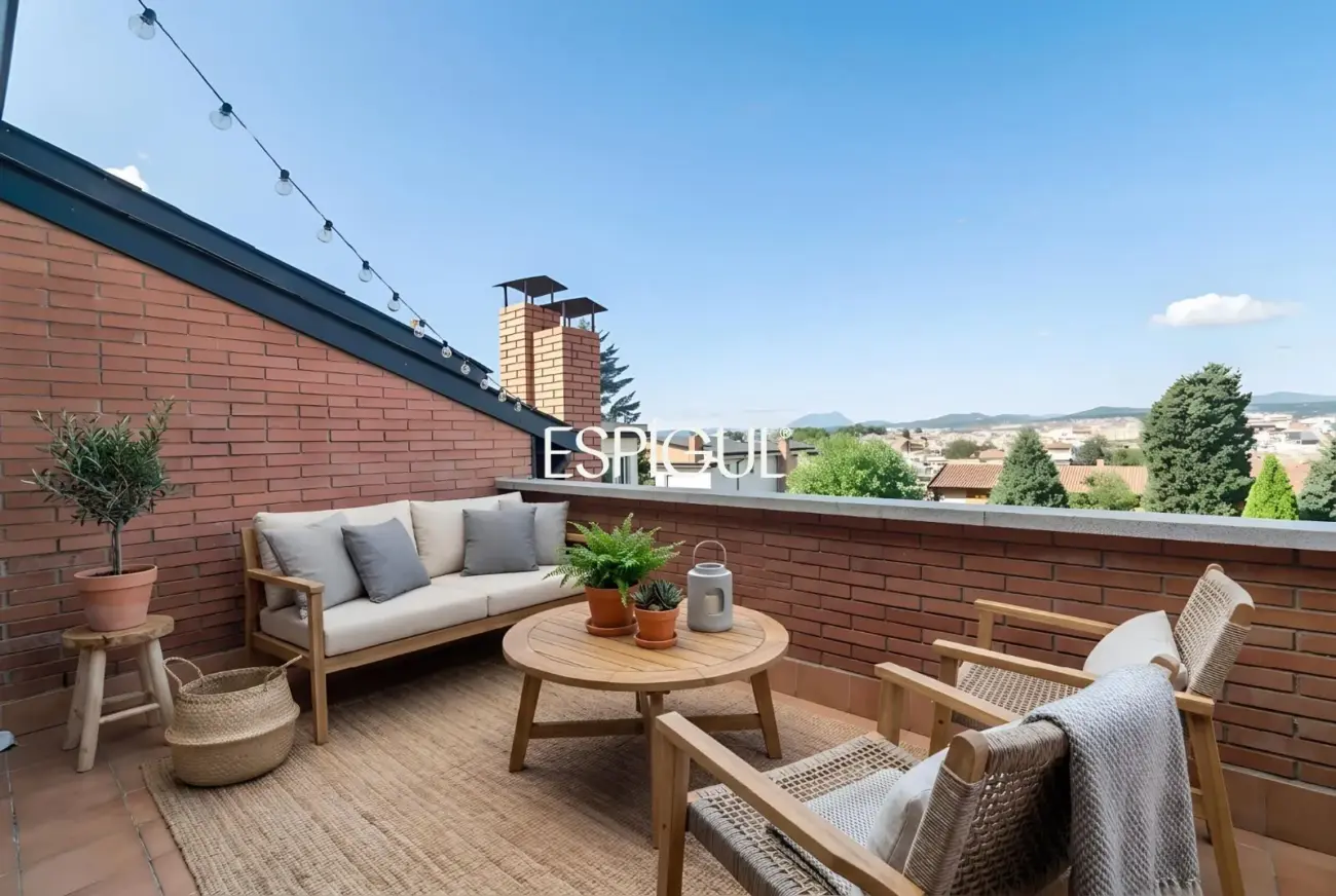 Maison mitoyenne exclusive en vente dans l&rsquo;Eixample de Sant Cugat del Vallès