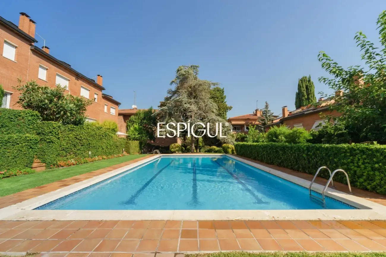 Maison mitoyenne exclusive en vente dans l&rsquo;Eixample de Sant Cugat del Vallès