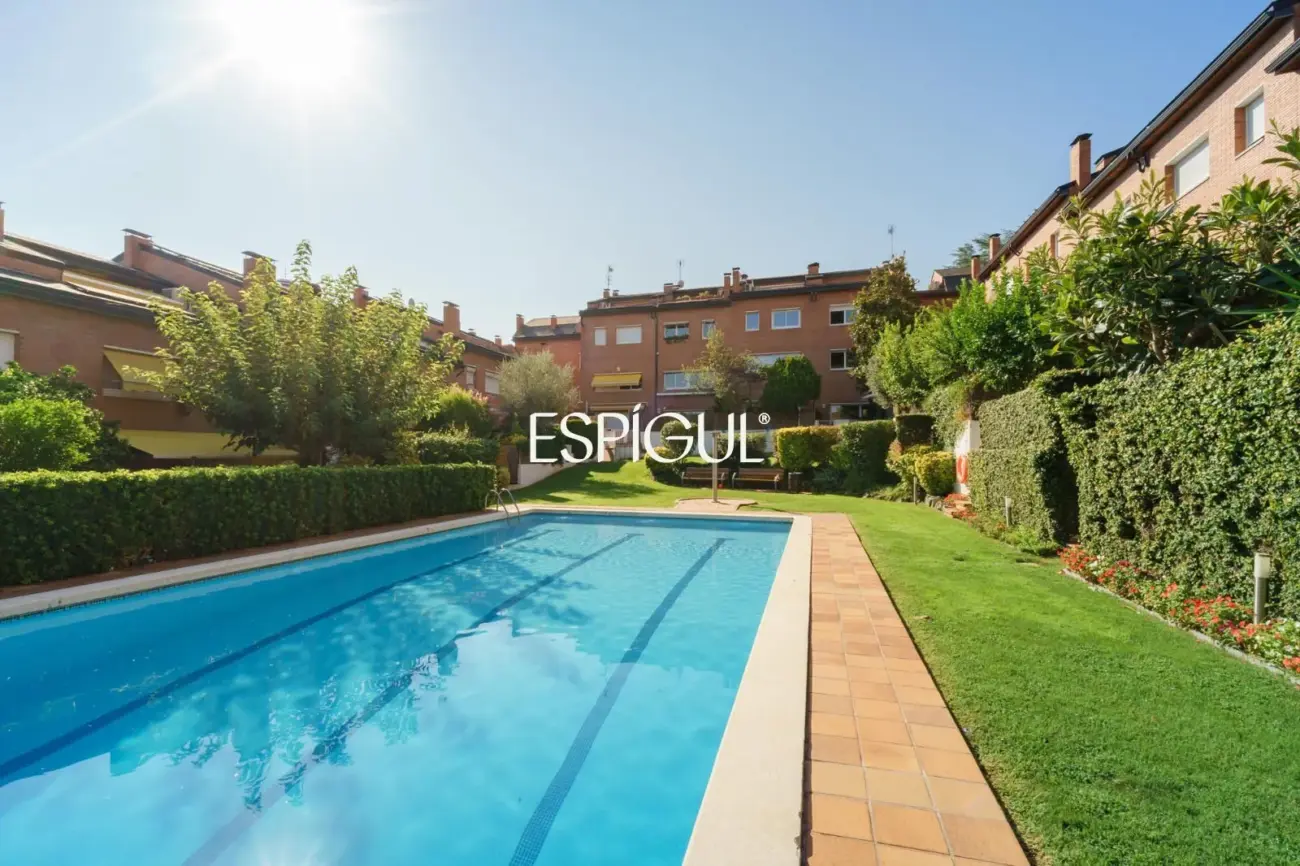 Maison mitoyenne exclusive en vente dans l&rsquo;Eixample de Sant Cugat del Vallès