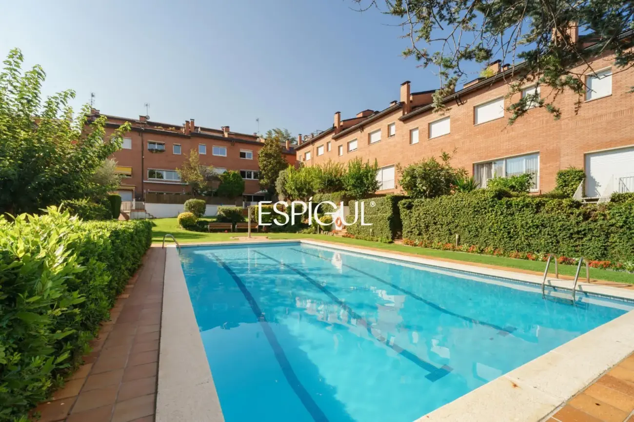 Exclusiva casa adosada en venta en el Eixample de Sant Cugat del Vallès