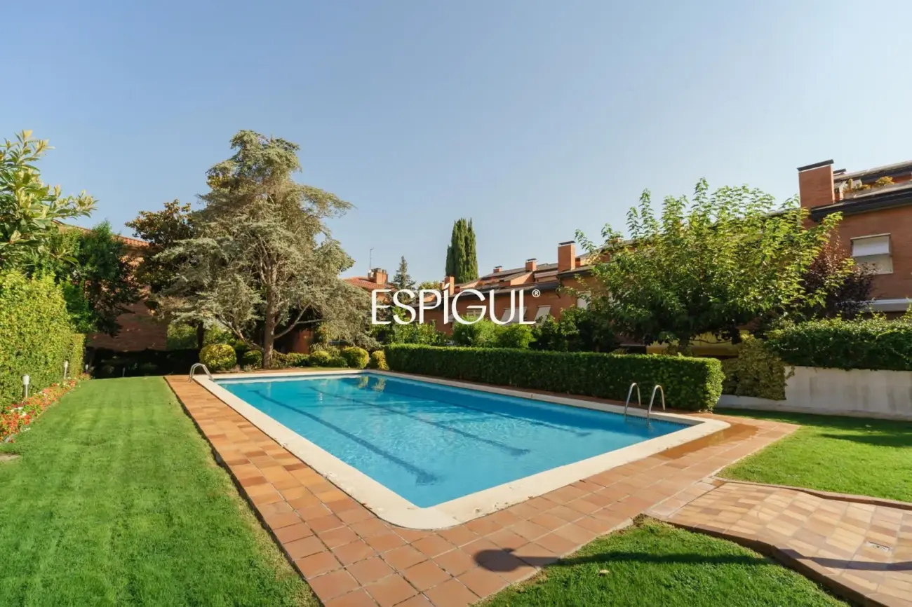 Exclusiva casa adosada en venta en el Eixample de Sant Cugat del Vallès