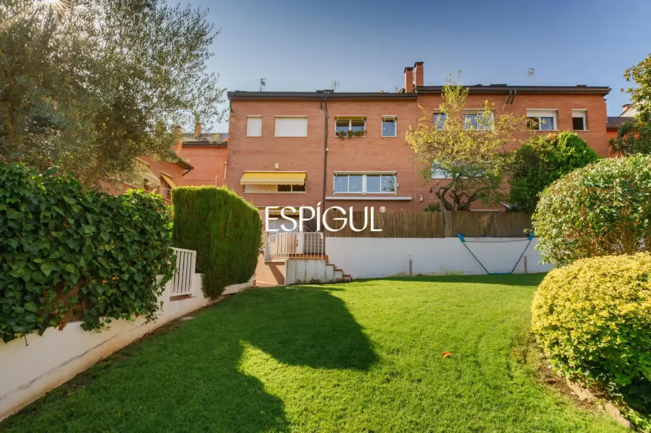 Maison mitoyenne exclusive en vente dans l&rsquo;Eixample de Sant Cugat del Vallès