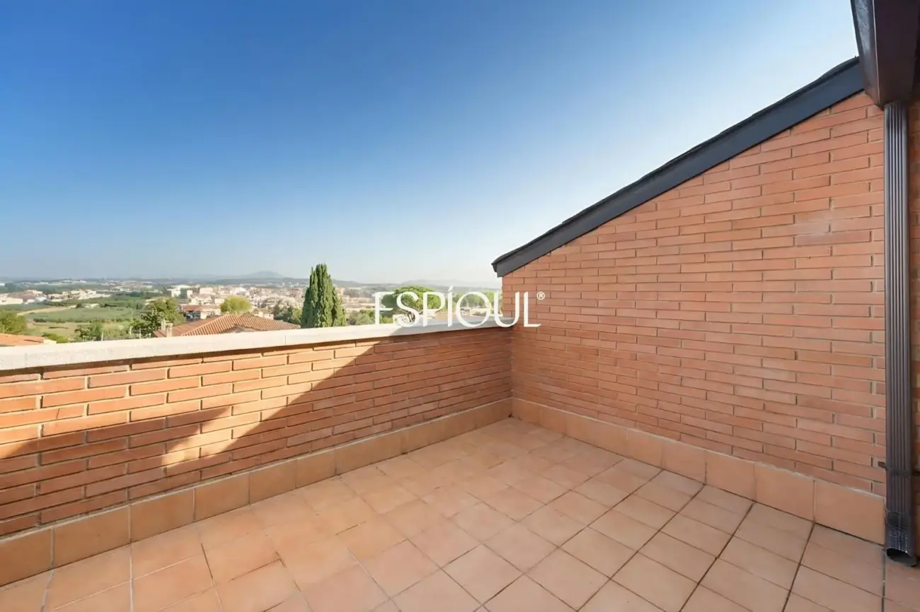 Maison mitoyenne exclusive en vente dans l&rsquo;Eixample de Sant Cugat del Vallès