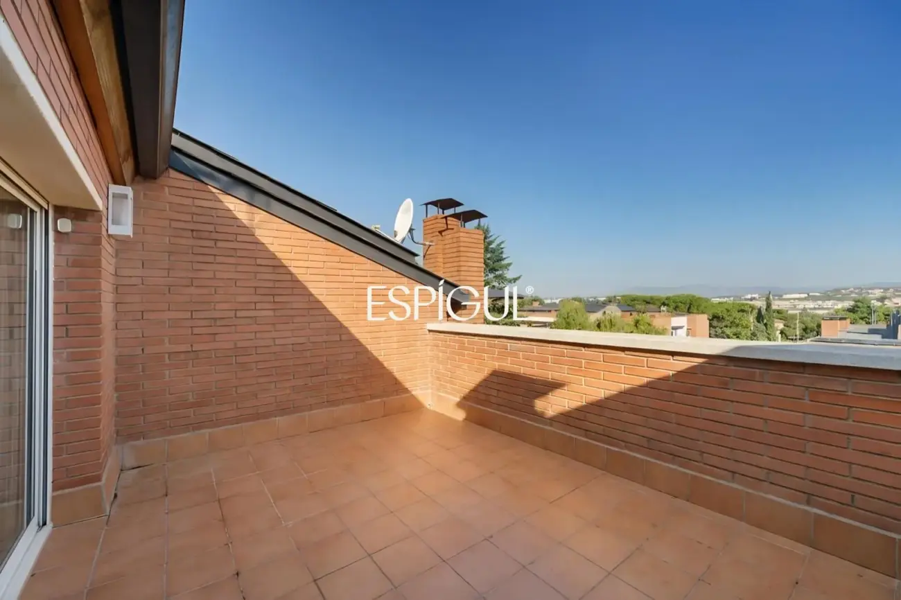 Maison mitoyenne exclusive en vente dans l&rsquo;Eixample de Sant Cugat del Vallès