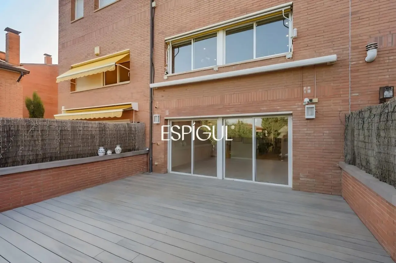 Maison mitoyenne exclusive en vente dans l&rsquo;Eixample de Sant Cugat del Vallès
