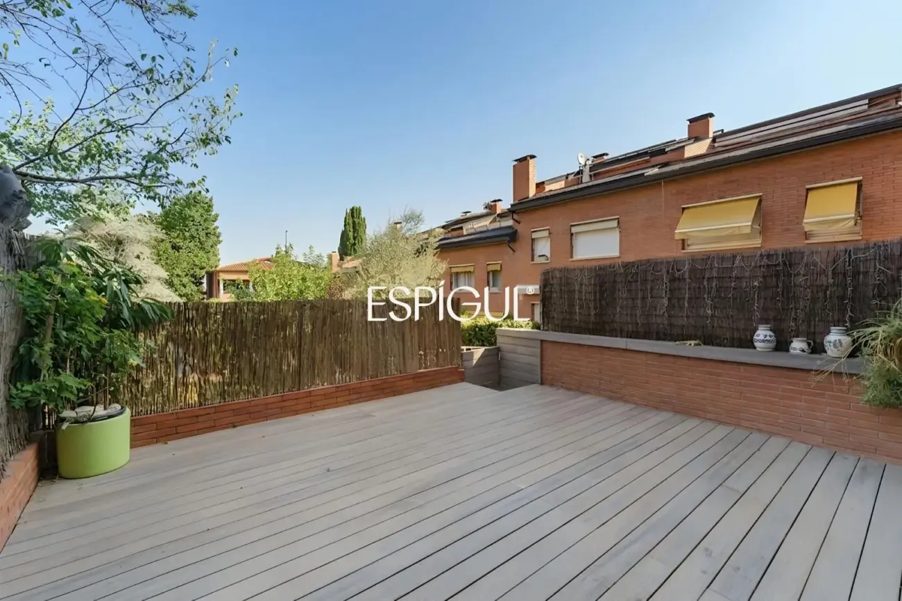 Maison mitoyenne exclusive en vente dans l&rsquo;Eixample de Sant Cugat del Vallès