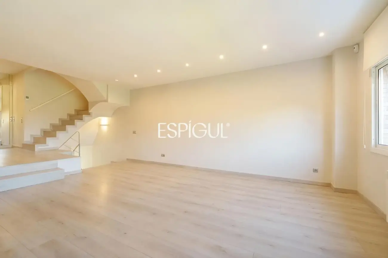 Maison mitoyenne exclusive en vente dans l&rsquo;Eixample de Sant Cugat del Vallès