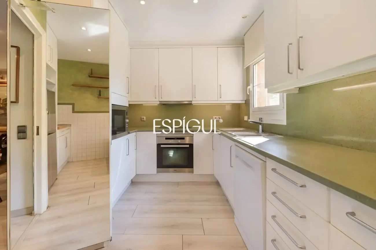 Maison mitoyenne exclusive en vente dans l&rsquo;Eixample de Sant Cugat del Vallès