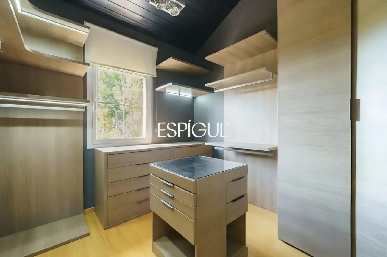 Maison mitoyenne exclusive en vente dans l&rsquo;Eixample de Sant Cugat del Vallès