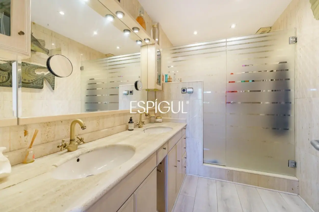 Maison mitoyenne exclusive en vente dans l&rsquo;Eixample de Sant Cugat del Vallès