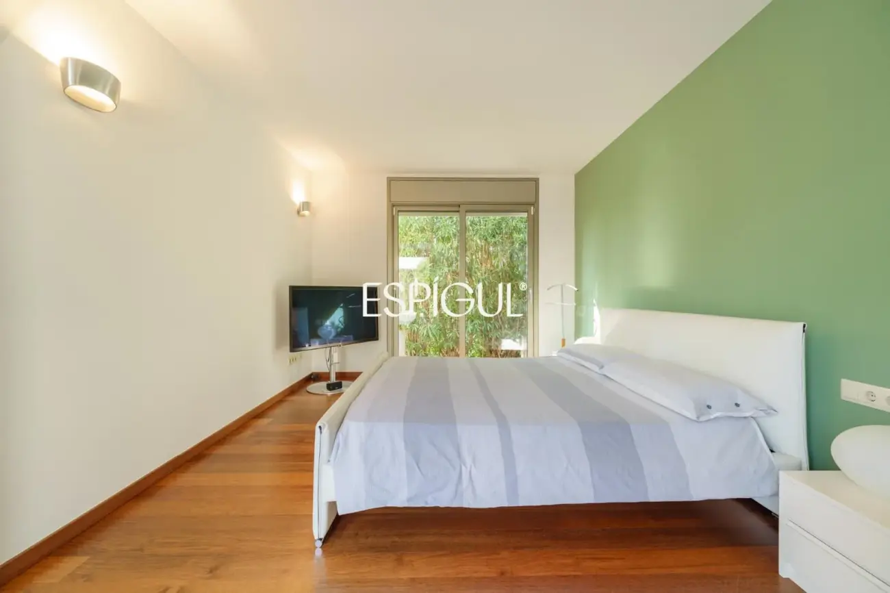 Exclusiva casa de diseño con piscina privada y vistas al club de golf de Vallromanes
