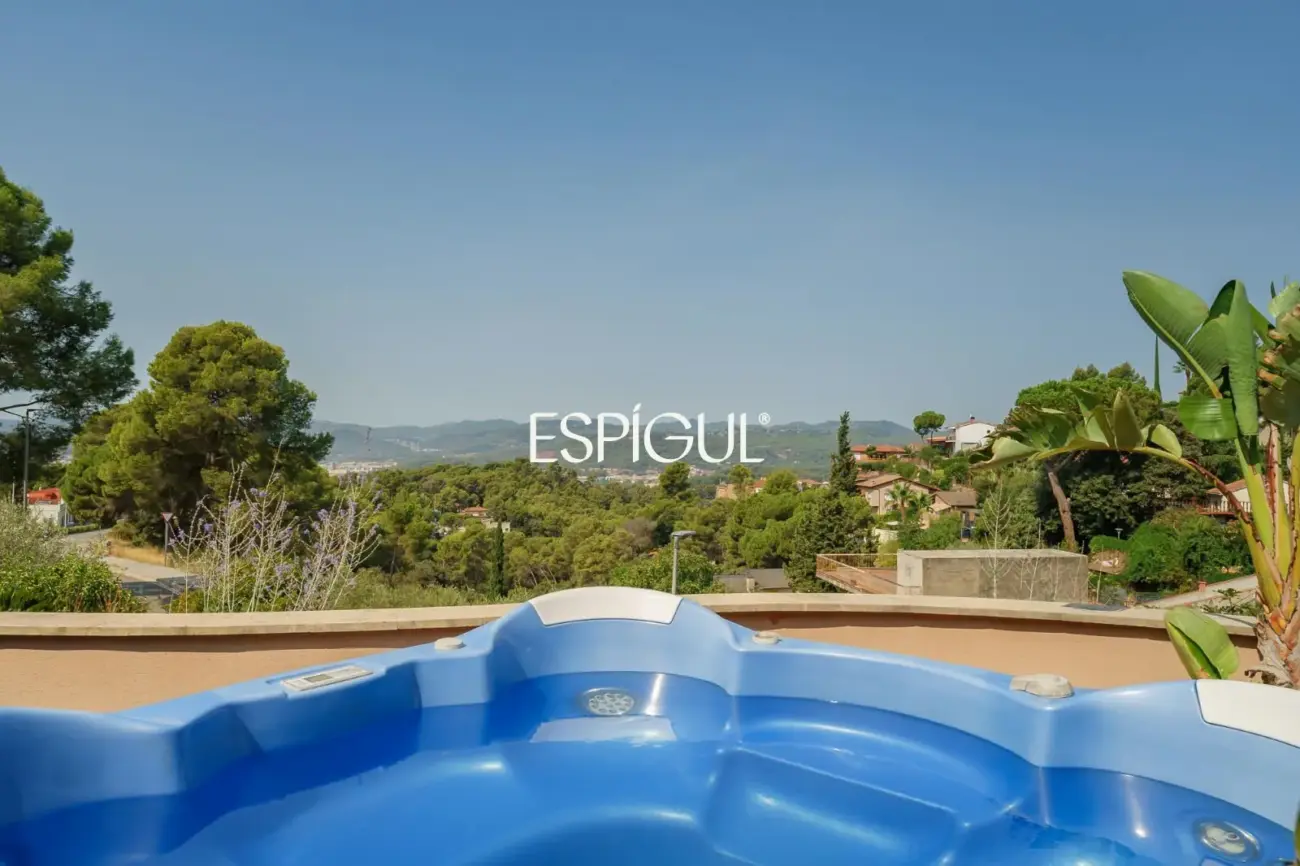 Exclusive Refurbished Property in Collserola: Design, Mountain Views, and Supreme Tranquility