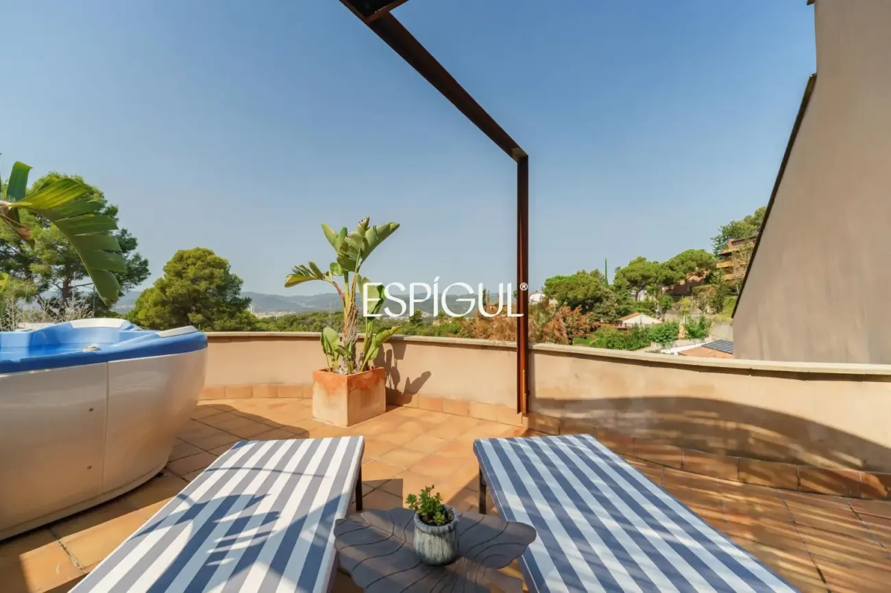 Exclusive Refurbished Property in Collserola: Design, Mountain Views, and Supreme Tranquility