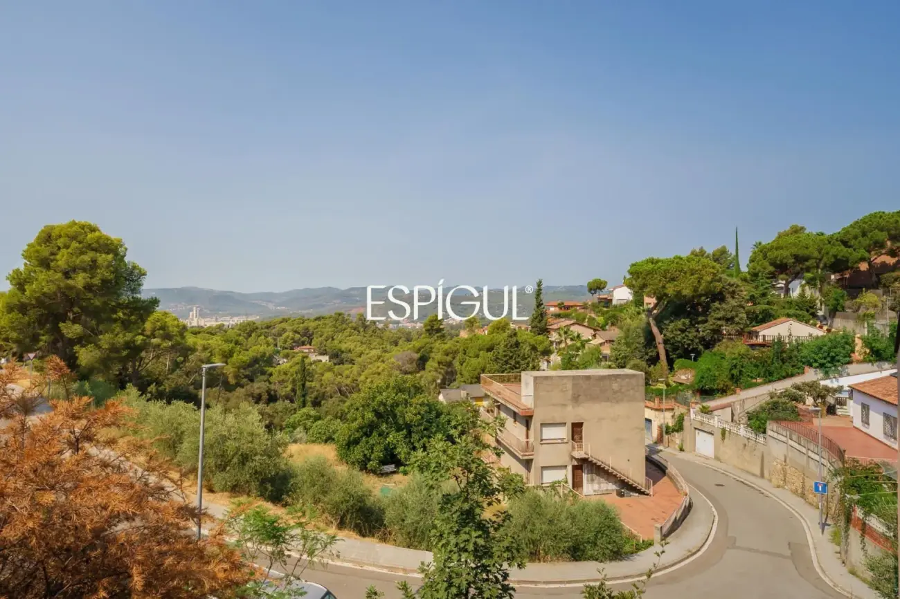 Exclusive Refurbished Property in Collserola: Design, Mountain Views, and Supreme Tranquility