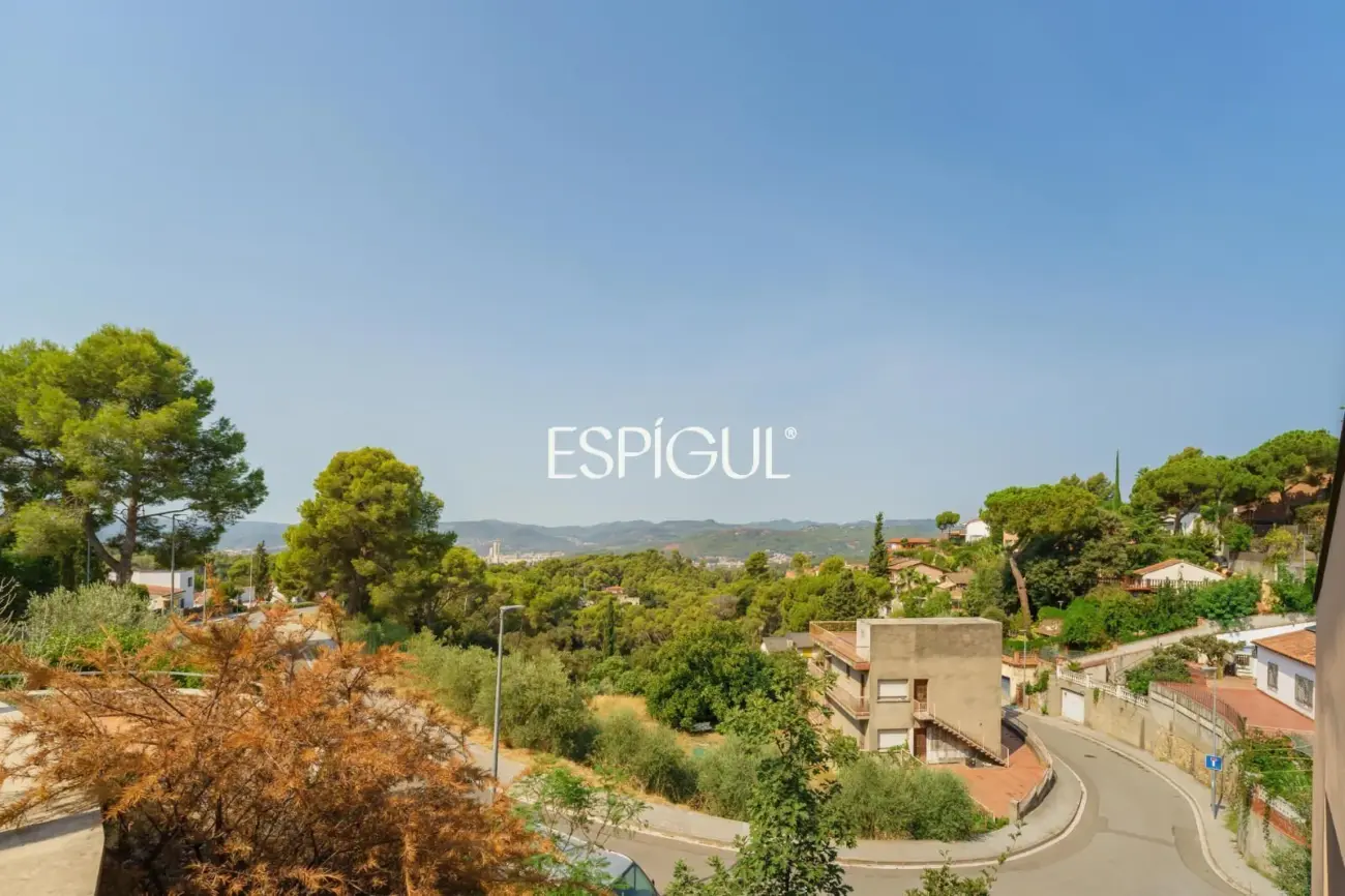 Exclusive Refurbished Property in Collserola: Design, Mountain Views, and Supreme Tranquility