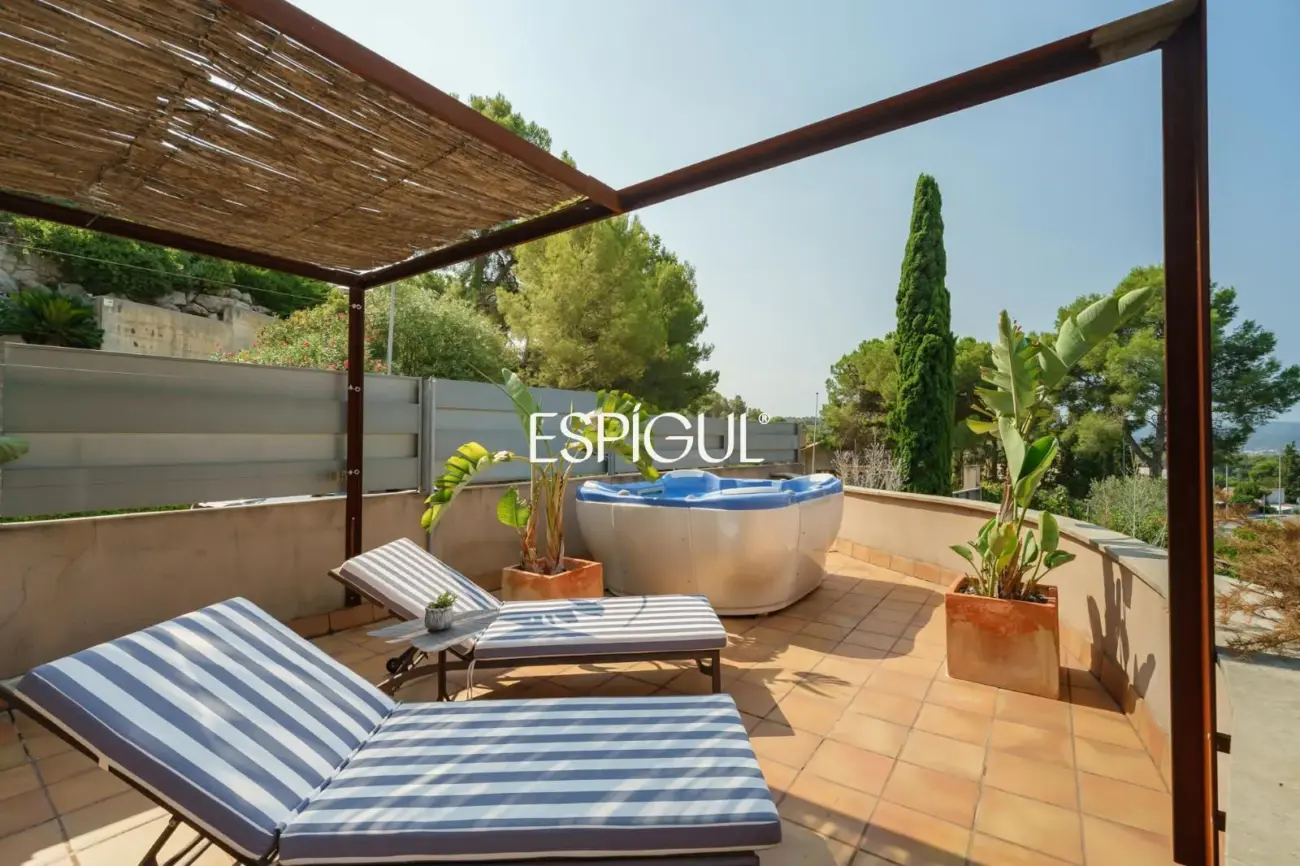 Exclusive Refurbished Property in Collserola: Design, Mountain Views, and Supreme Tranquility