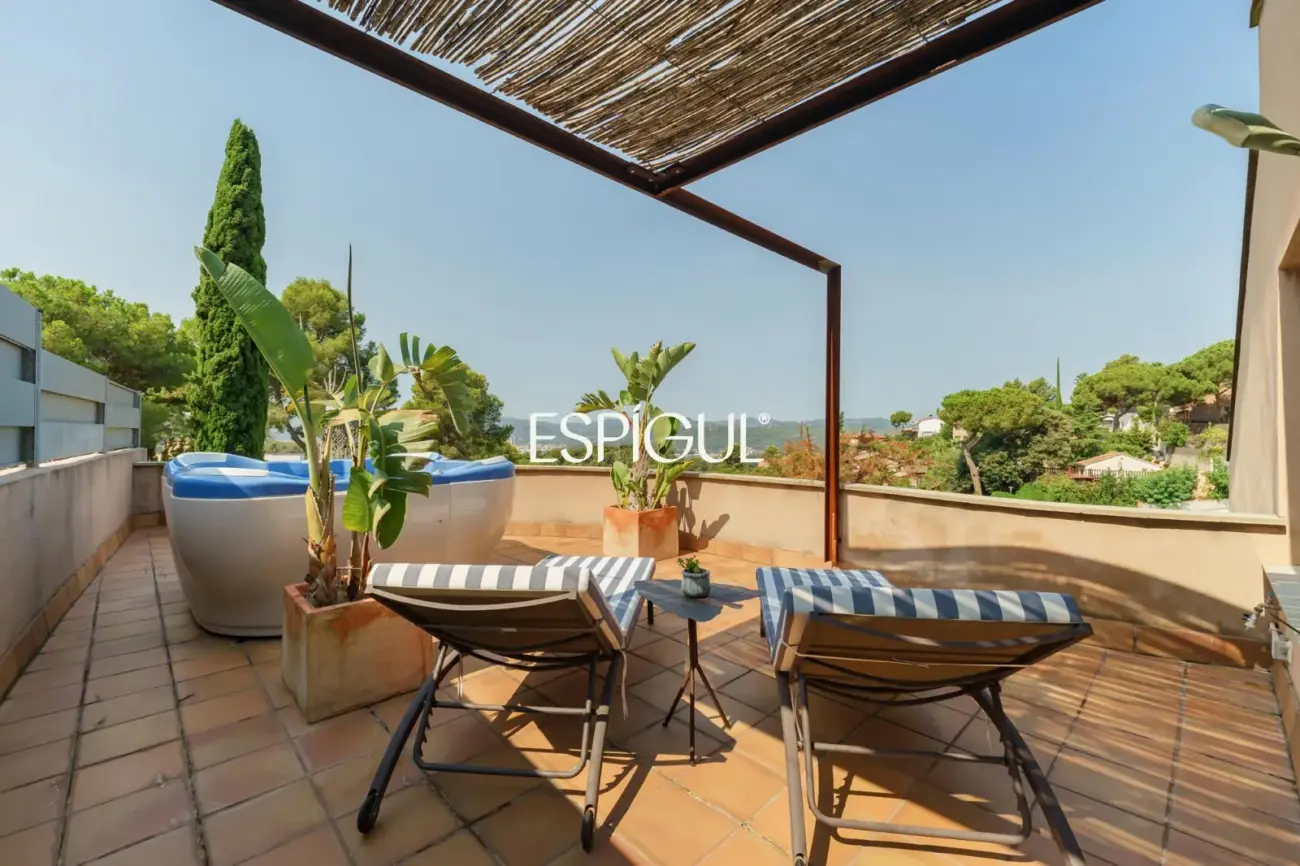 Exclusive Refurbished Property in Collserola: Design, Mountain Views, and Supreme Tranquility