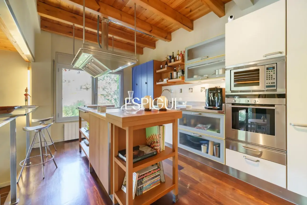 Exclusive Refurbished Property in Collserola: Design, Mountain Views, and Supreme Tranquility