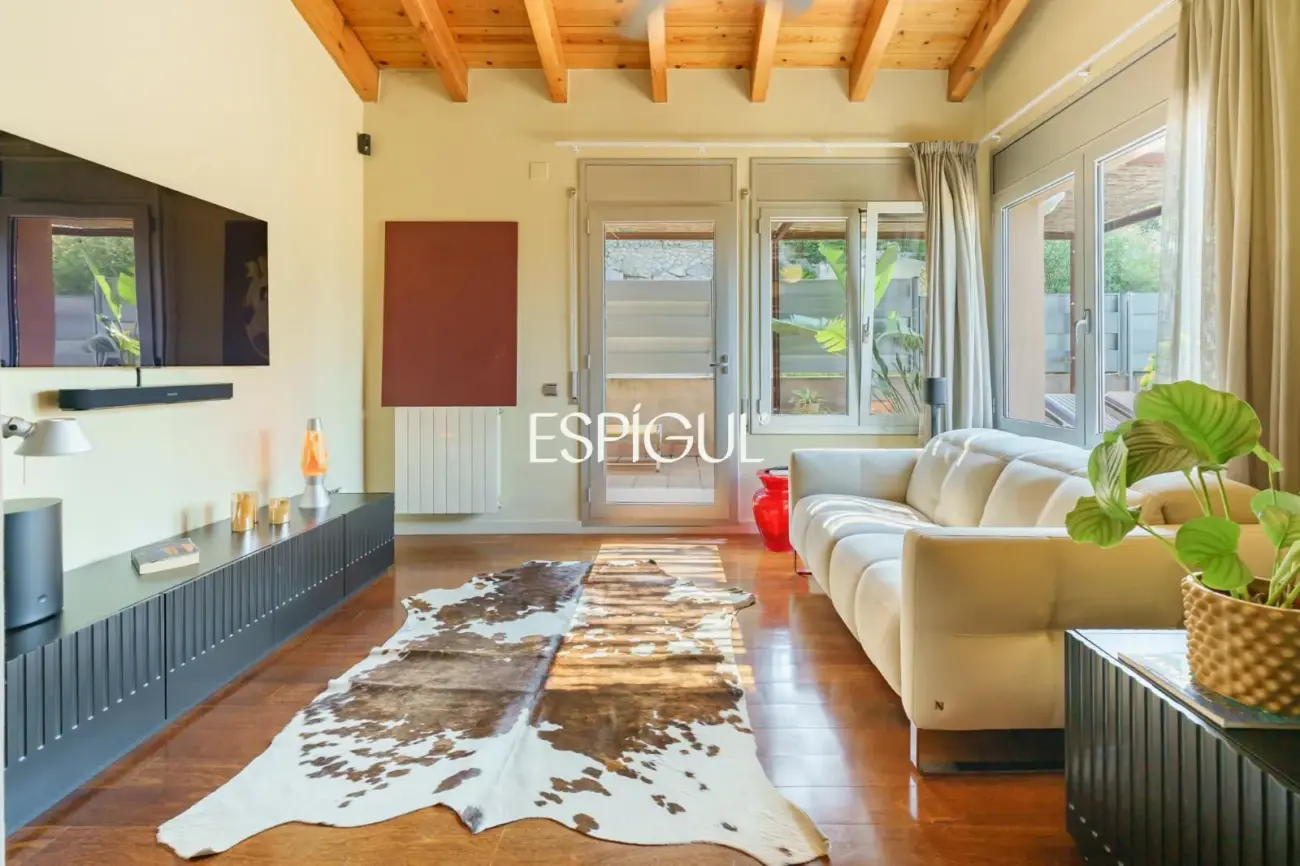 Exclusive Refurbished Property in Collserola: Design, Mountain Views, and Supreme Tranquility