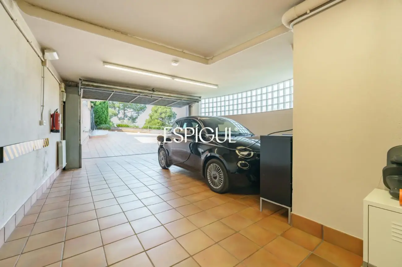 Exclusive Refurbished Property in Collserola: Design, Mountain Views, and Supreme Tranquility