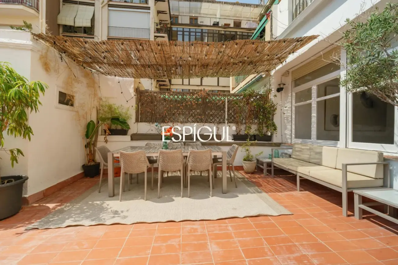 Exclusiva vivienda con terraza en venta en el Quadrat d’Or, Eixample Dret