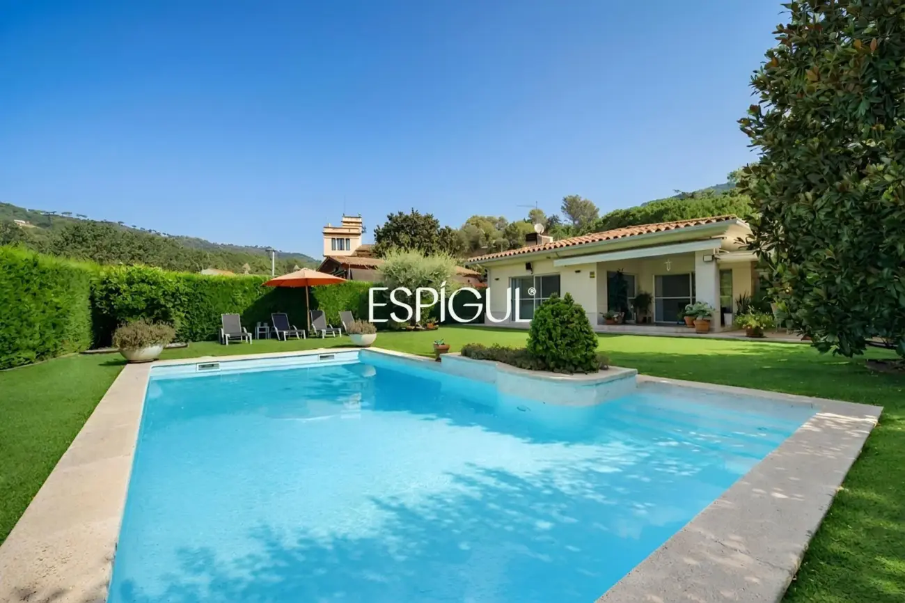 Exclusivo chalet independiente muy próximo al centro de Teià