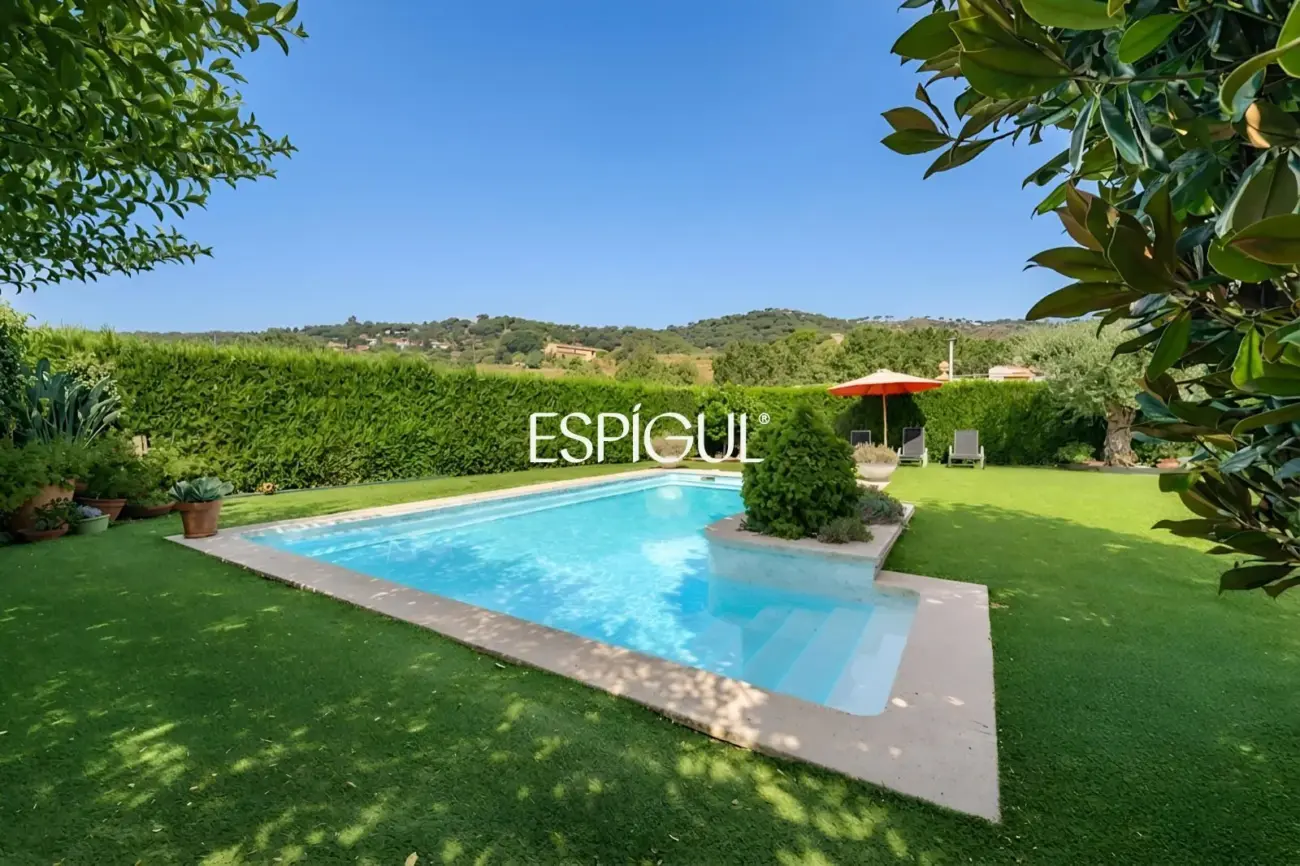 Exclusivo chalet independiente muy próximo al centro de Teià