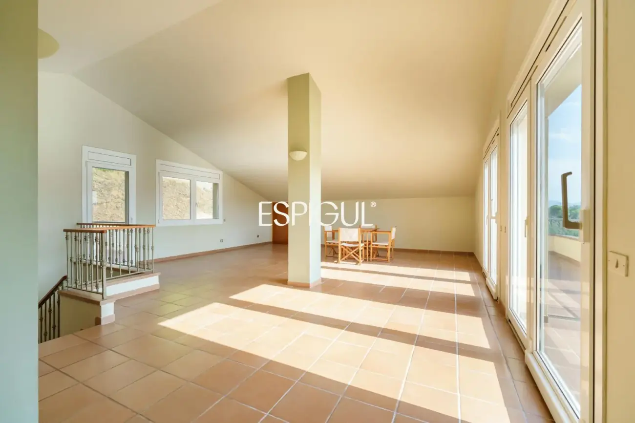 Magnífica casa unifamiliar con amplios espacios y vistas panorámicas en Vallromanes