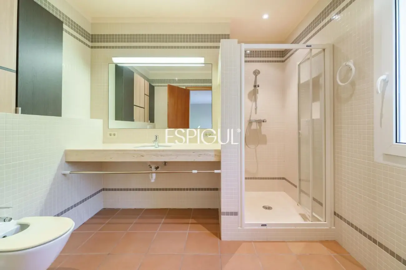 Magnífica casa unifamiliar con amplios espacios y vistas panorámicas en Vallromanes