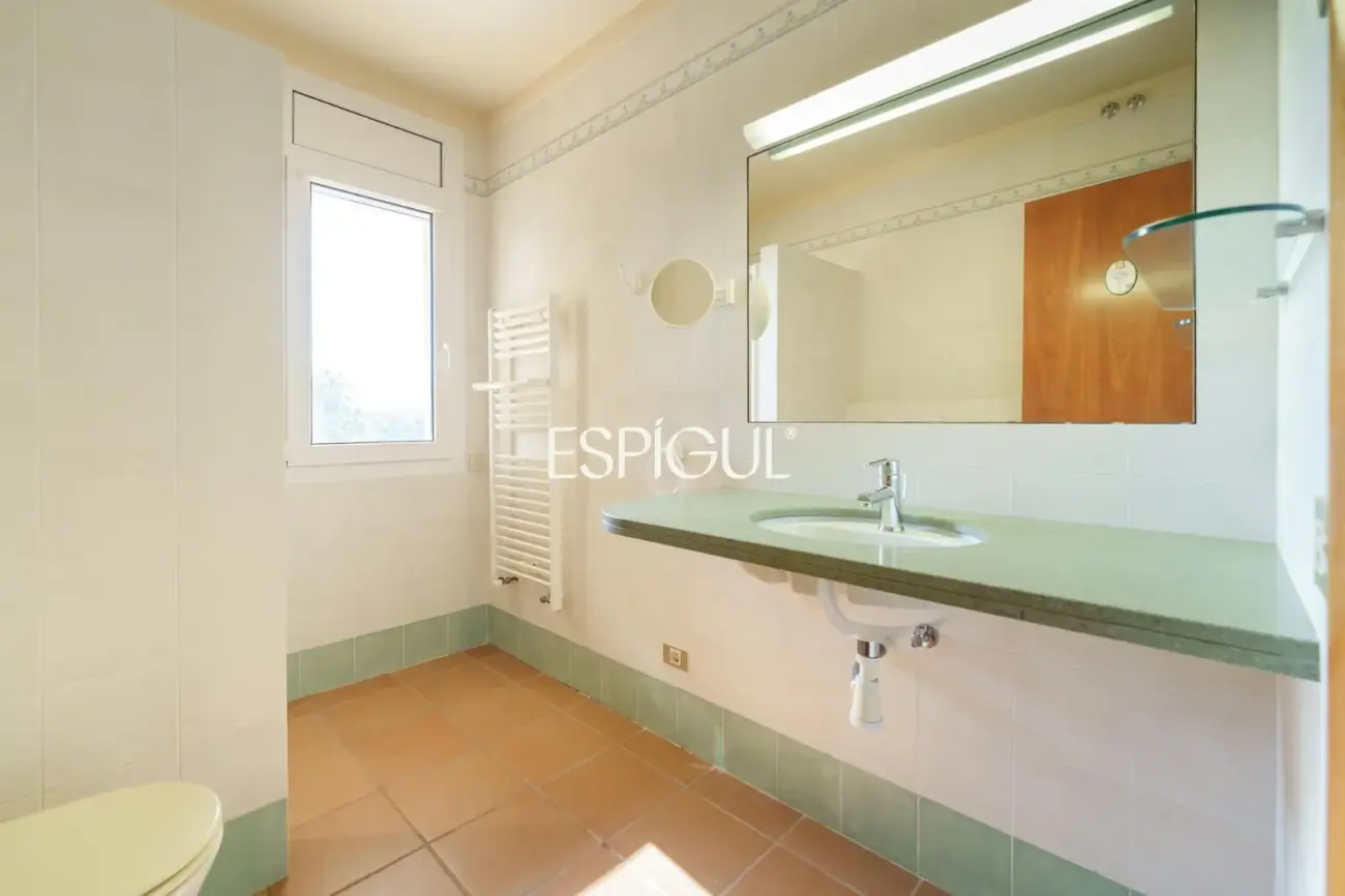 Magnífica casa unifamiliar con amplios espacios y vistas panorámicas en Vallromanes