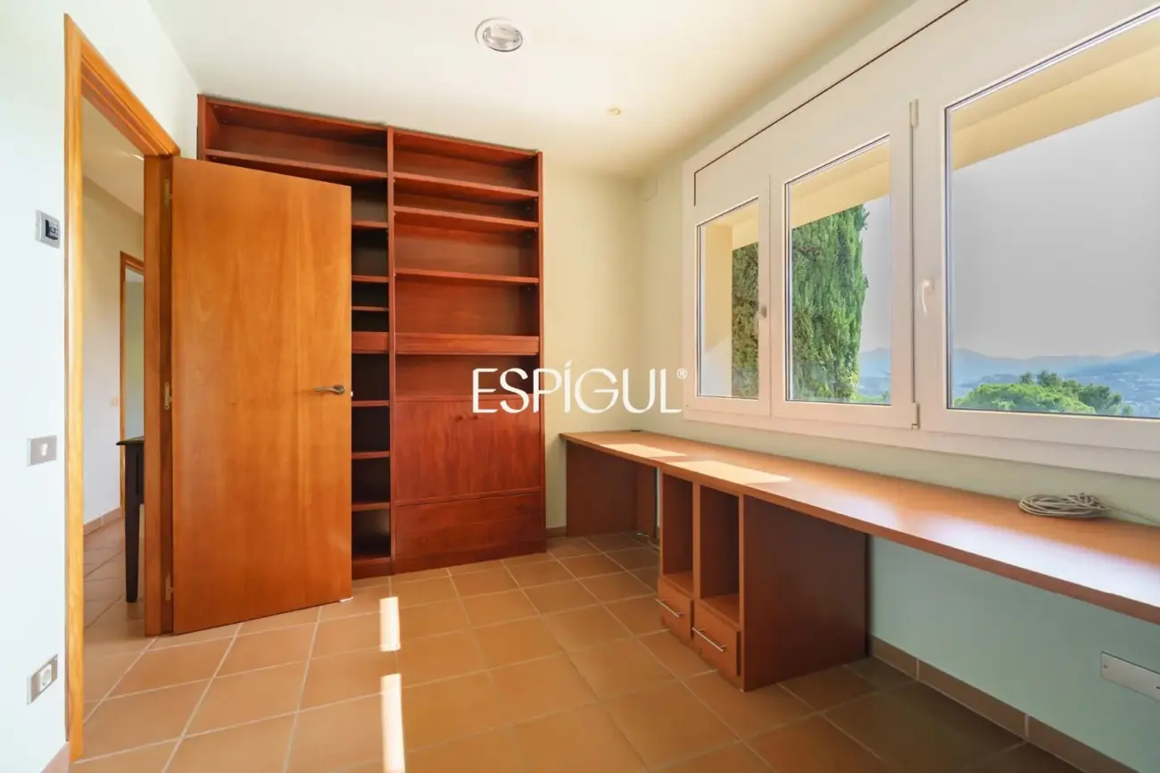 Magnífica casa unifamiliar con amplios espacios y vistas panorámicas en Vallromanes